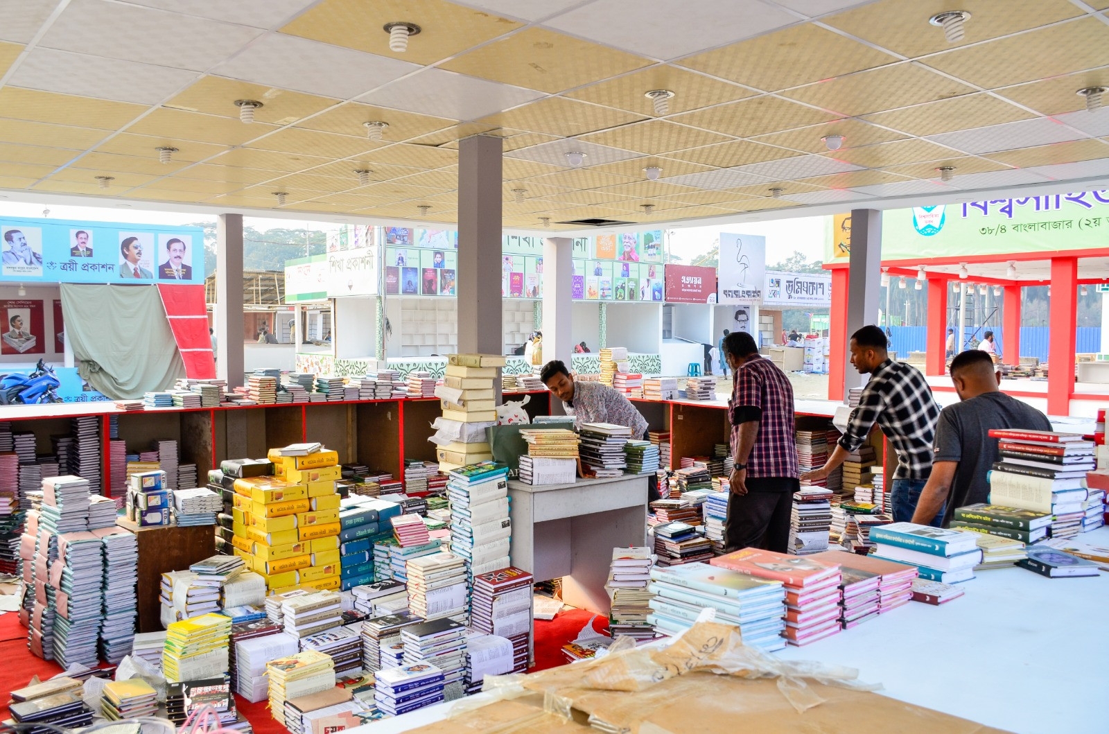The stalls are getting ready for book lovers. Prime Minister Sheikh Hasina is set to inaugurate ‘Amar Ekushey Grantha Mela’ today on the Bangla Academy premises. Photo Muktadir Mokto