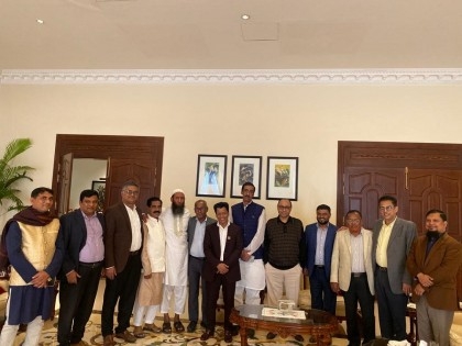 N'ganj AL leaders exchange views with Bashundhara Group Chairman

