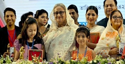 PM urges film makers to make life-oriented quality movies