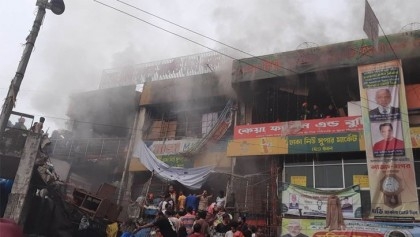 New Super Market fire: 19 persons including 13 firefighters injured (Updated)


