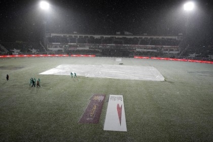 Hailstorm ends Pakistan-New Zealand Twenty20 after Chapman blitz