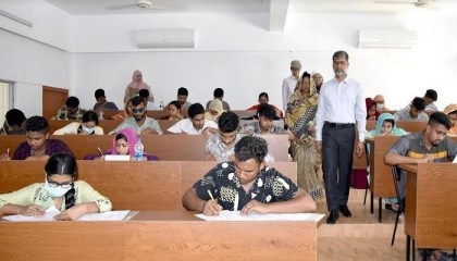 Admission test for first year honours of DU held in Khulna