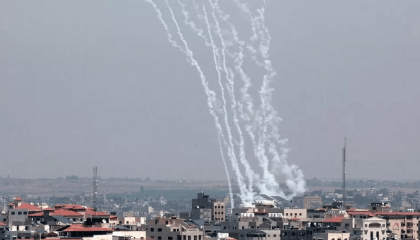 Gaza militants fire rockets after new Israeli air strikes