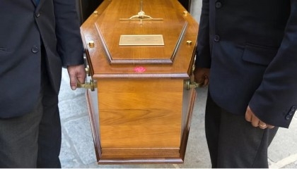 'Dead' woman found breathing in coffin