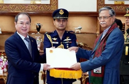 President invites Vietnamese investments as new envoy presents credentials