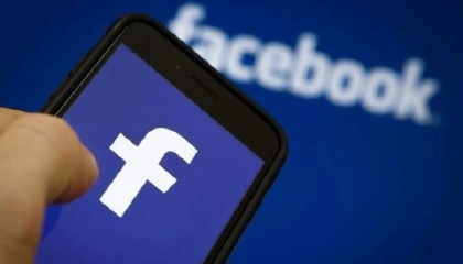 Facebook alters fact-checking controls for US users