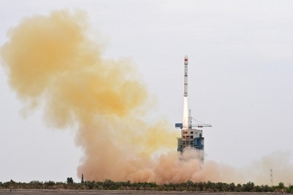 China launches experimental satellite into orbit

