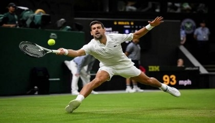 Djokovic halted by Wimbledon curfew