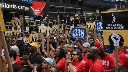 Hollywood heavyweights lead strike rally in Times Square