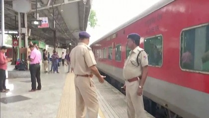 Constable shoots dead ASI, 3 passengers on India train