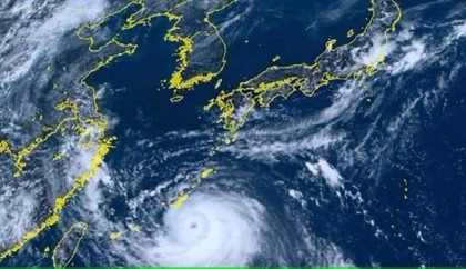 Typhoon knocks out power in southern Japan