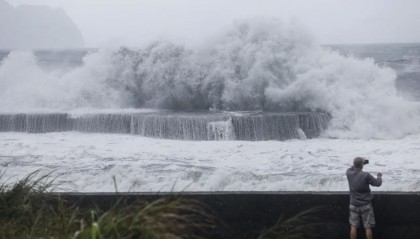 Two injured, thousands left without power as Typhoon Haikui hits Taiwan

