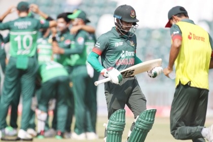 Early woes for Bangladesh as quick wickets fall against Pakistan