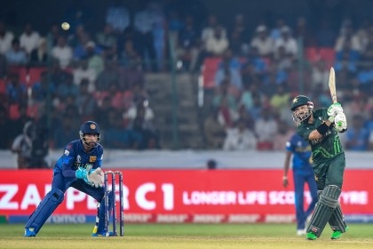 Pakistan defeat Sri Lanka by six wickets in World Cup record run chase

