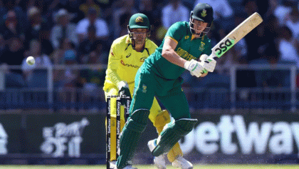 Australia opt to field against South Africa 