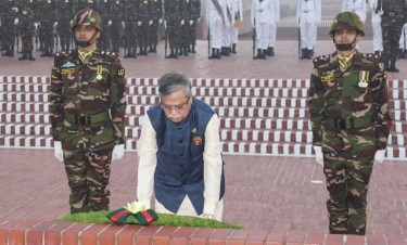 President pays tributes to war heroes on Victory Day