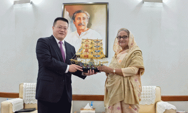 Chinese envoy Yao Wen congratulates PM Hasina for AL’s victory