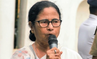 Mamata Banerjee suffers forehead injury after car meets with accident