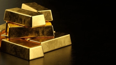 Gold price hits record high in international market