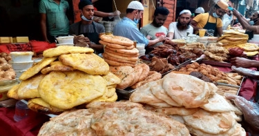 Old Dhaka's Iftar bazar heats up