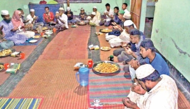 Bashundhara’s iftar brings smile to Rangpur people