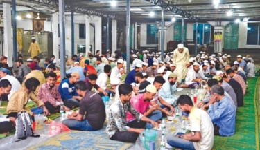 Bashundhara spreads joy in iftar