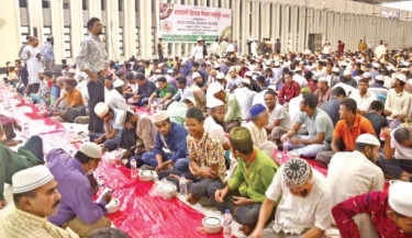 Bashundhara Group hosts iftar for thousands at Baitul Mukarram