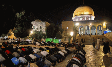 Palestinians mark sad and tense holiest Ramadan night in Jerusalem