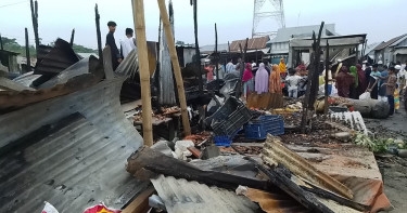 Majhi-Badbar Ghat Bazar in Zajira catches fire