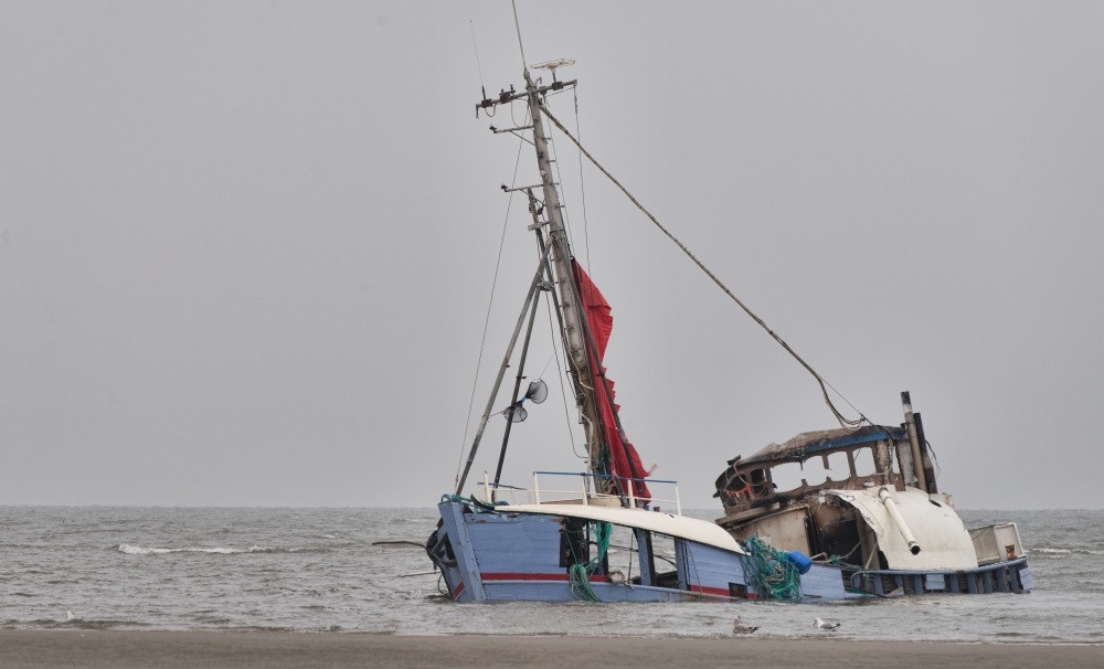 Mozambique boat capsize kills 8