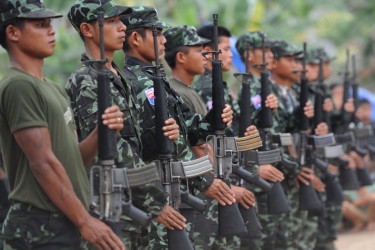 Myanmar’s rebel-junta clashes resume near Thai border town
