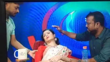 India’s Doordarshan anchor faints during live news reading