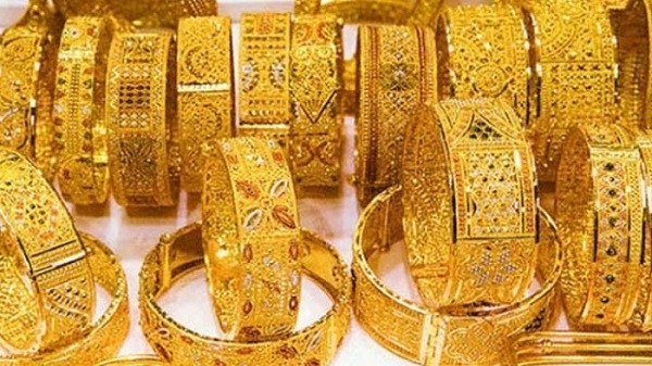 Quality gold price drops partially, traditional inflates