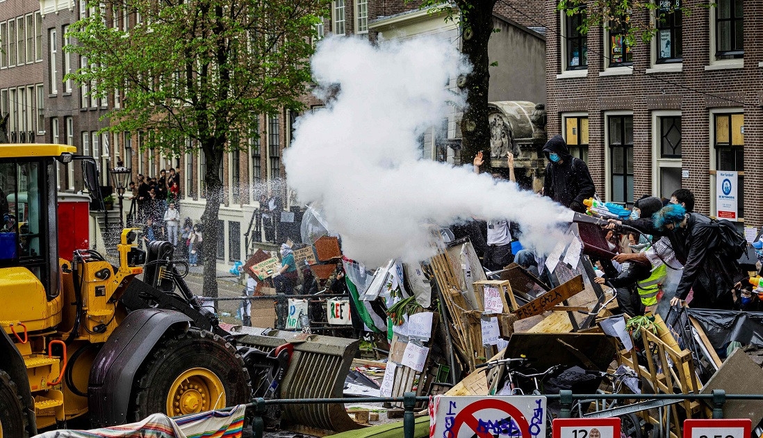 Riot police, protesters clash at Amsterdam Gaza demo