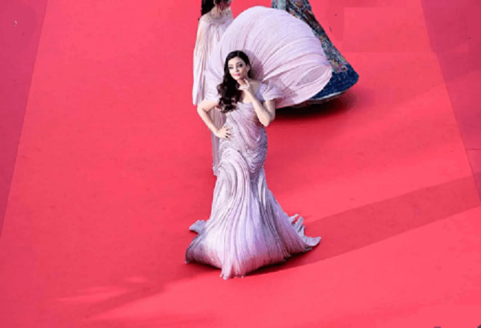 Cannes 2022: Aishwarya Rai Bachchan Adds A Dash of Pink To The