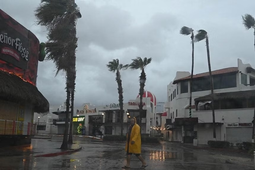 Powerful Hurricane Hilary heads for Mexico's Baja. Rare tropical storm  watch issued for California