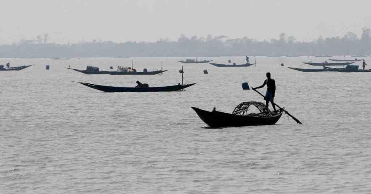 A day with fishermen at Bay of Bengal