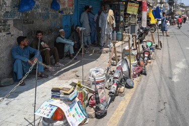 Heatwave cancels lessons for half of Pakistan's schoolchildren