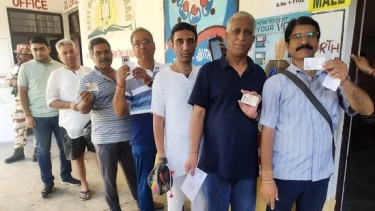 Heat, Urban Apathy Pull Down Voter Turnout In Indian Election
