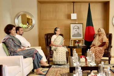 Hasina meets Sonia Gandhi and family in New Delhi