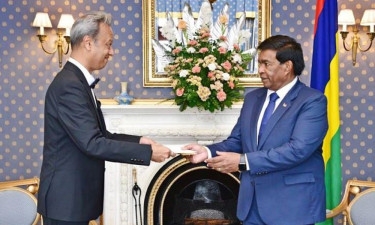 Bangladesh High Commissioner presents credentials to Mauritius President