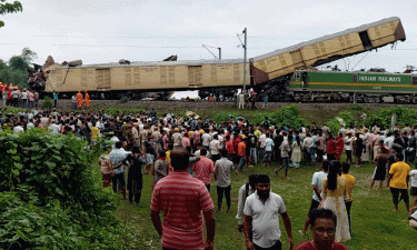 15 killed, 60 injured in train accident in India