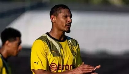 Haller scores eight-minute hat-trick in Dortmund return