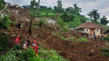 Indonesia landslide kills 11, dozens missing: officials