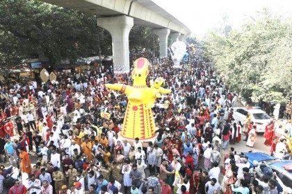 DU celebrates Pahela Baishakh with Mangal Shobhajatra