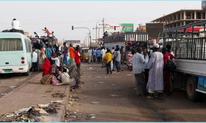 Sudan crisis: Fighting flares up despite ceasefire