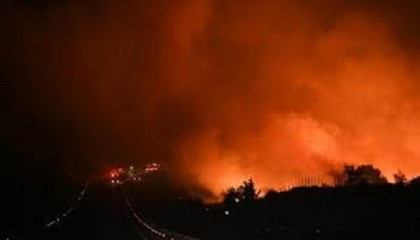 Deadly Greek wildfire still 'out of control'