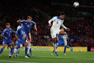 England seal Euro 2024 berth as Kane double sinks Italy