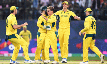 Australia edge New Zealand in high-scoring thriller
