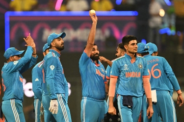 India thrash Sri Lanka to reach World Cup semi-finals